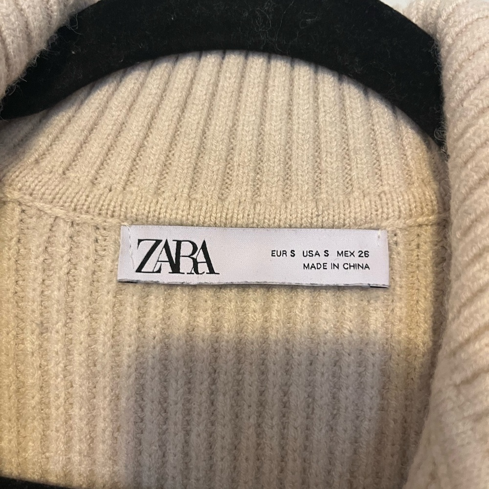 Zara Cream and Black Striped V-Neck Sweater - Picture 2 of 3